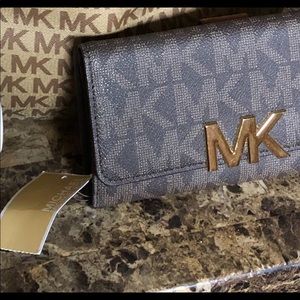 NWT Michael Kors Wallet.